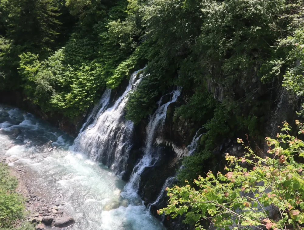 美瑛の白髭の滝